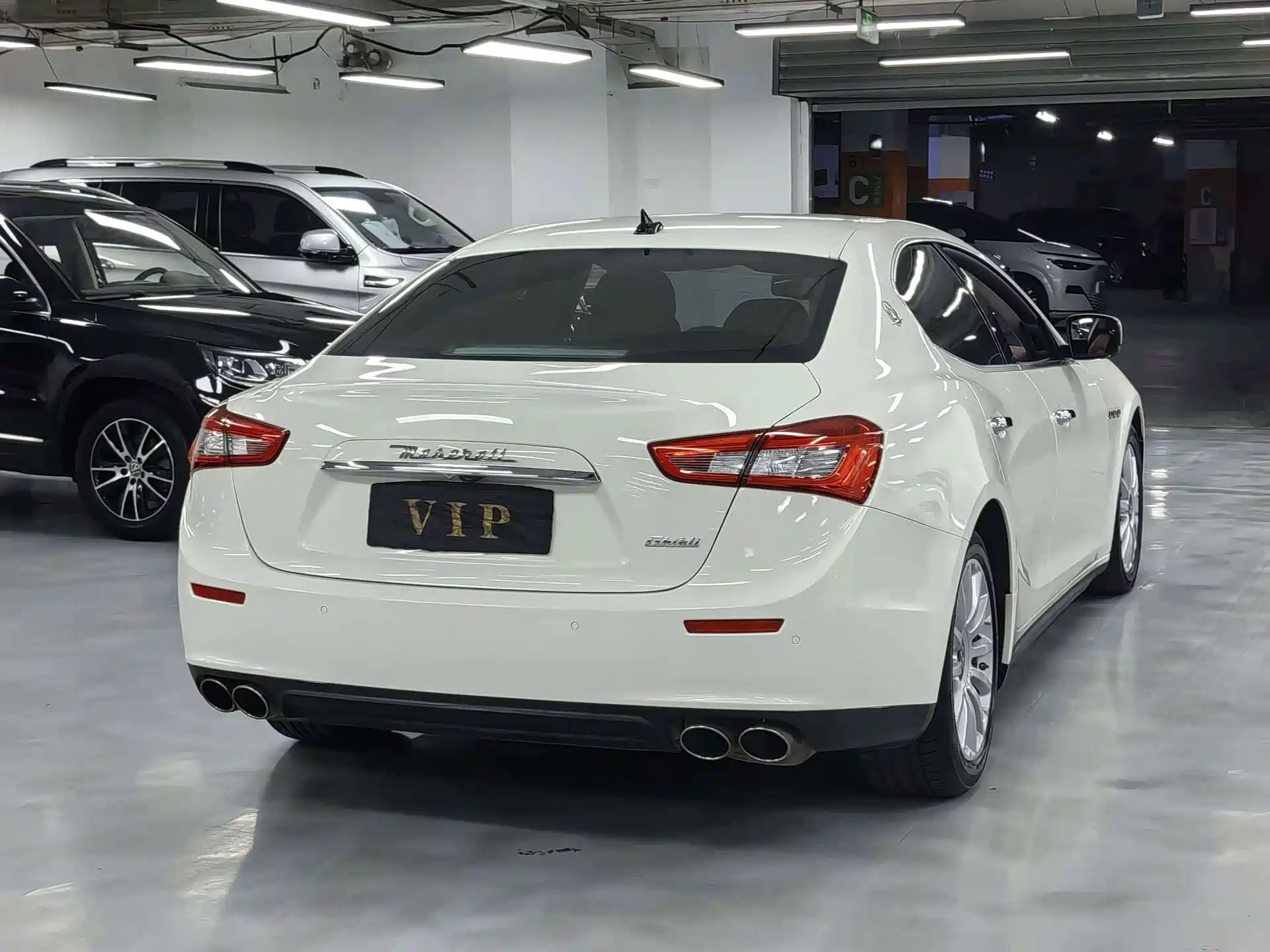 Photo 17 - Maserati Ghibli