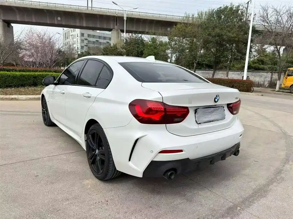 BMW 1 Series 2023 125i M Sport Shadow Edition фото 9