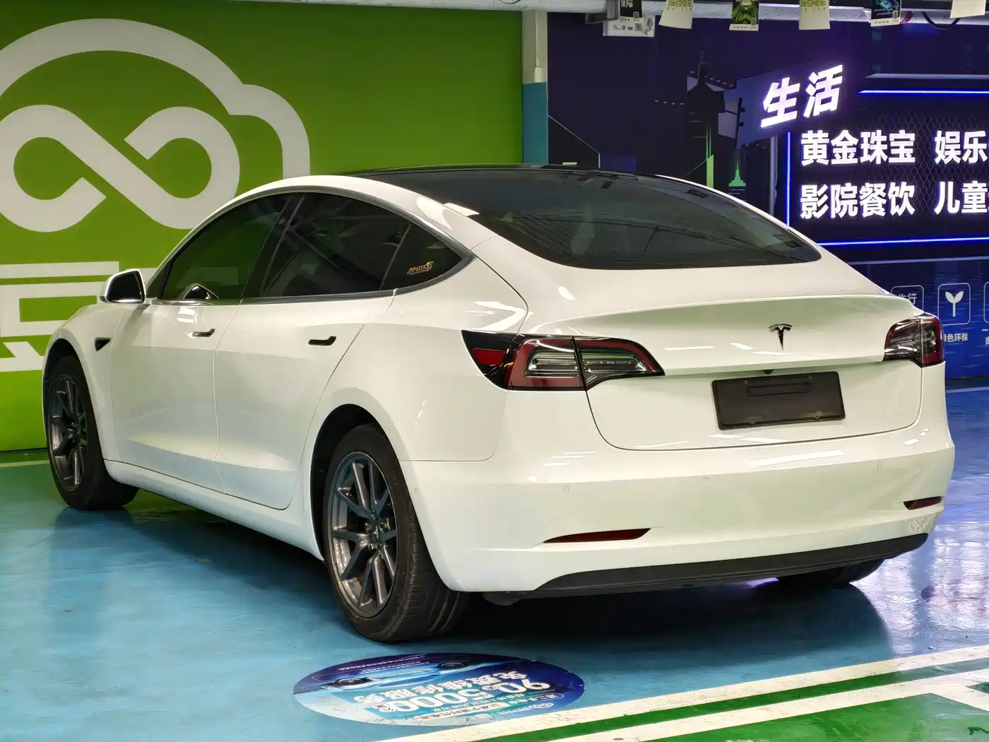 TESLA MODEL 3