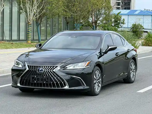 Lexus ES 2022