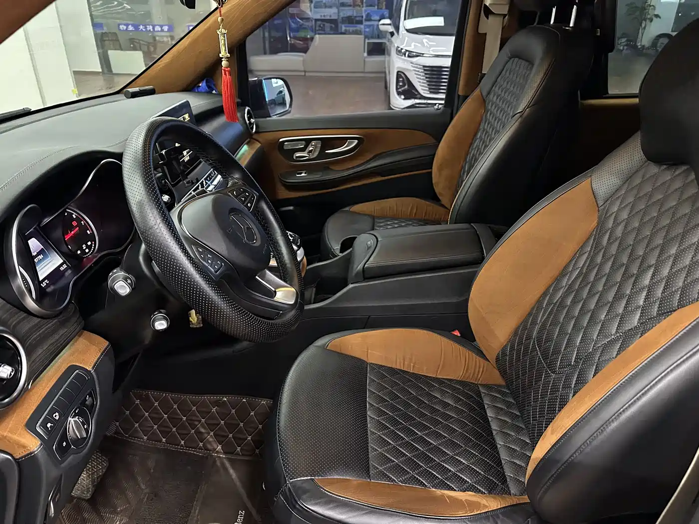 Mercedes-Benz V-Class 2018 V 260 L Premium Long Version China V фото 9