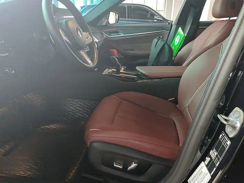 BMW 5 Series 2023 530Li Leading M Sport Package фото 15