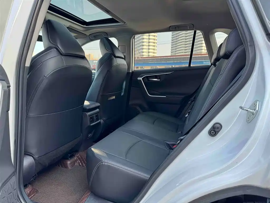 Toyota Wildlander 2022 2.0L CVT FWD Luxury Edition фото 21