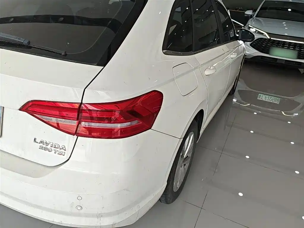 Volkswagen Lavida 2018 Hatchback 280TSI DSG Comfort Edition China V фото 8