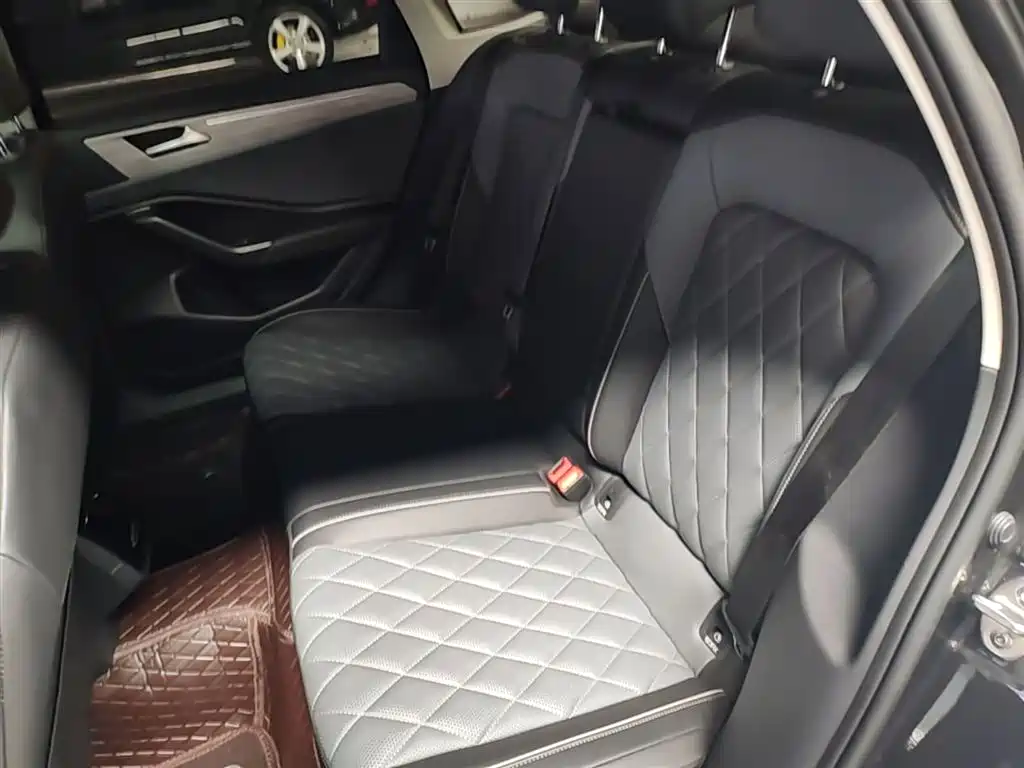 Volkswagen Sagitar 2023 300TSI DSG Surpassing Edition фото 17