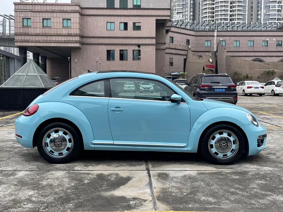 Volkswagen Beetle 2018 180TSI Trend Joy Edition фото 29
