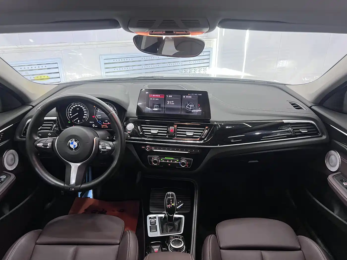 BMW 1 Series 2022 120i M Sport Shadow Edition фото 15