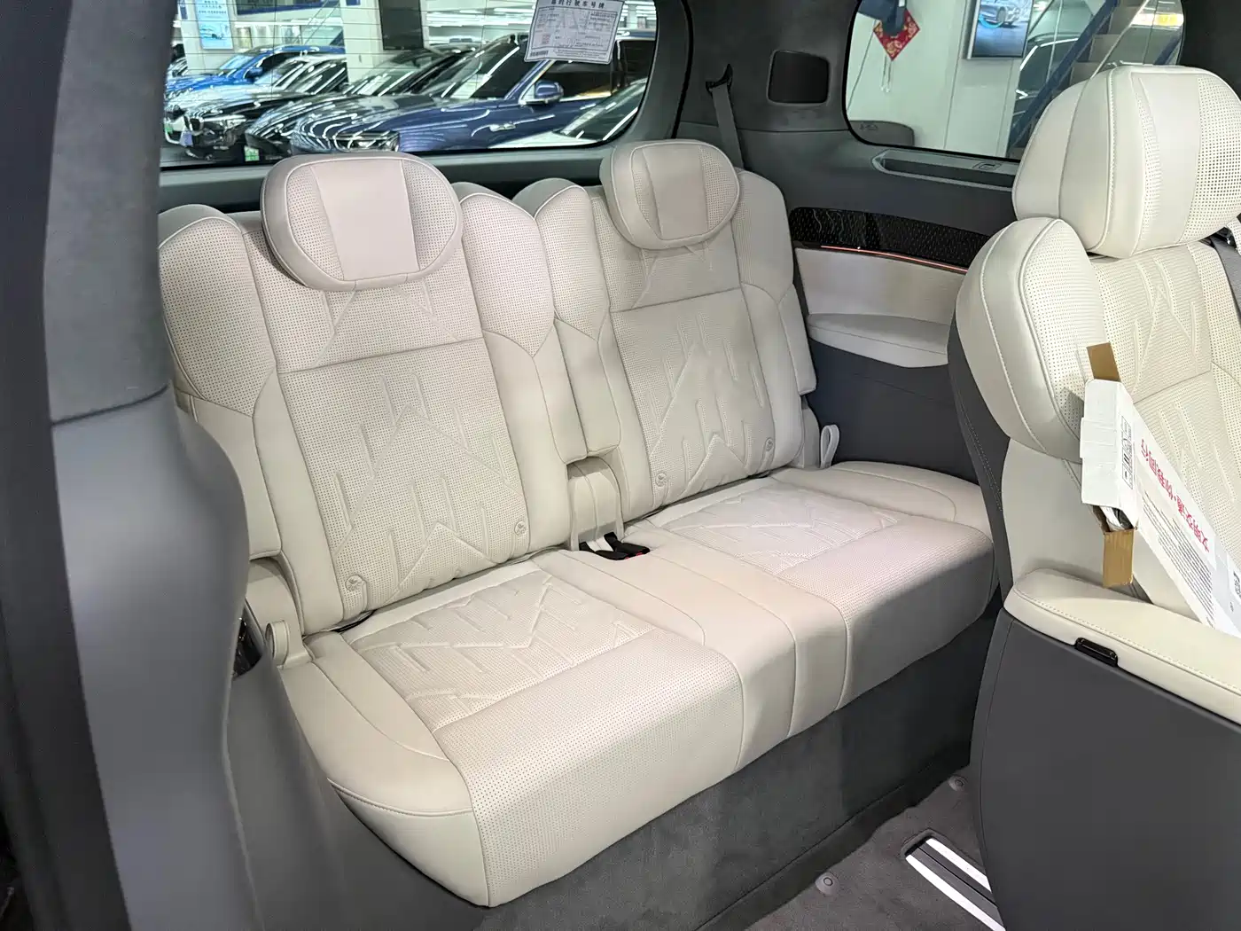 ZEEKR 009 2026 2024 6-seat Executive AWD 108kWh