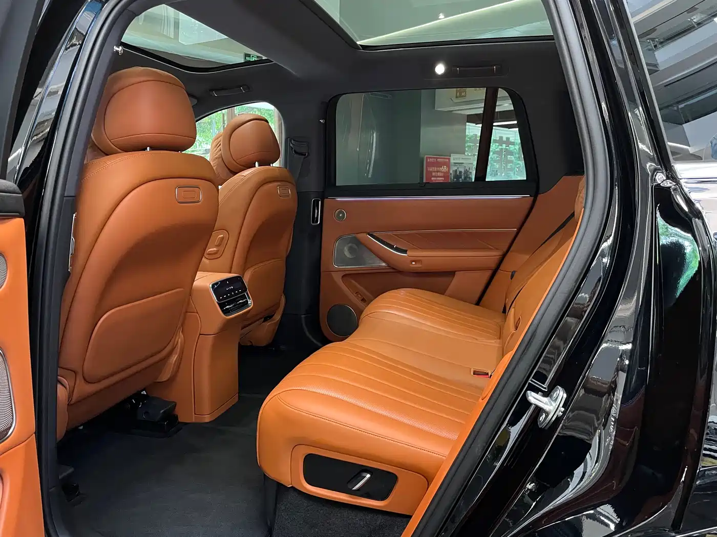 AITO Wenjie AITO M8 2025 Range Extender Max+ Edition 53.4kWh 5-seater фото 14