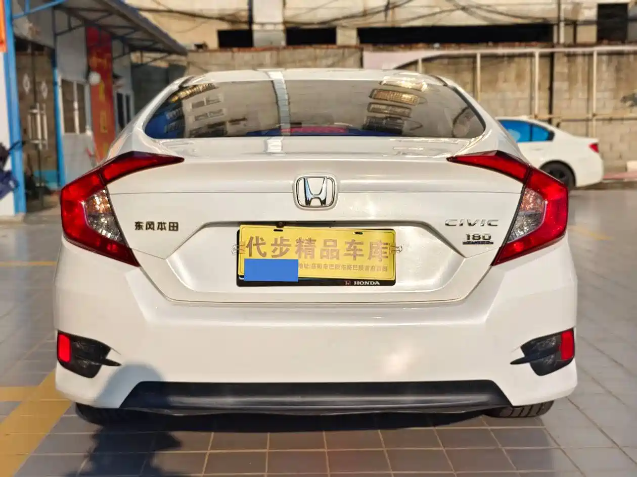 Фото 18 - Honda Civic