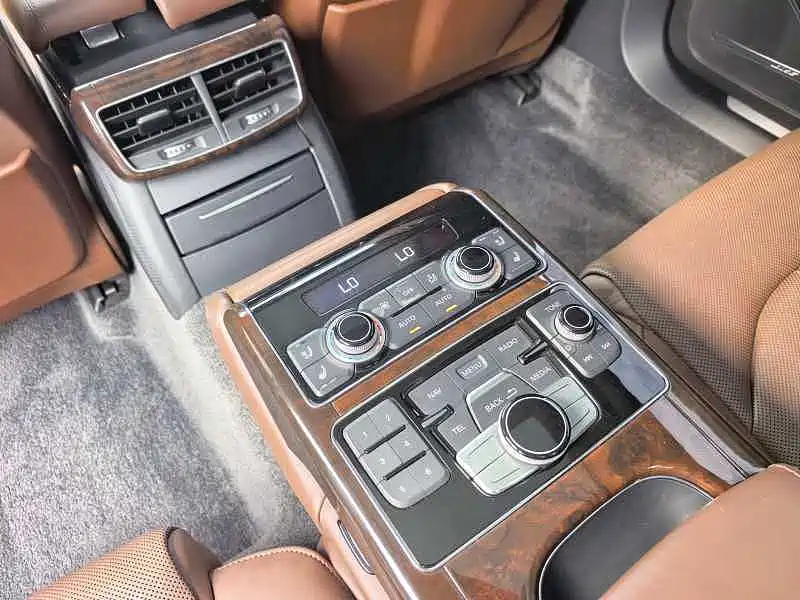 Фото 9 - Audi A8