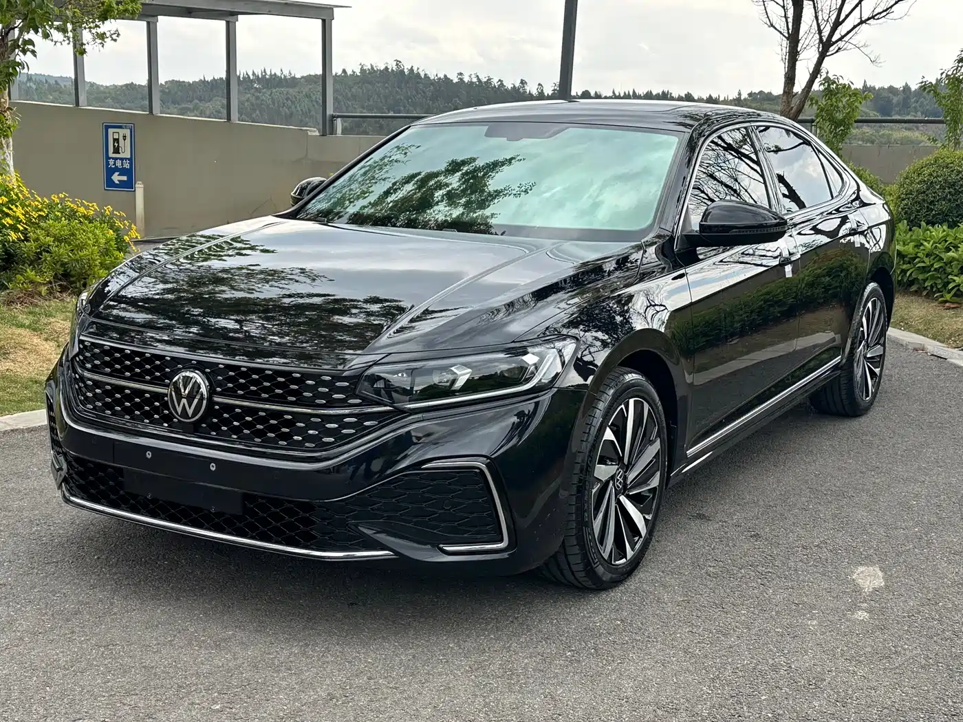 Volkswagen Passat 2023 330TSI Starlight Elite Edition