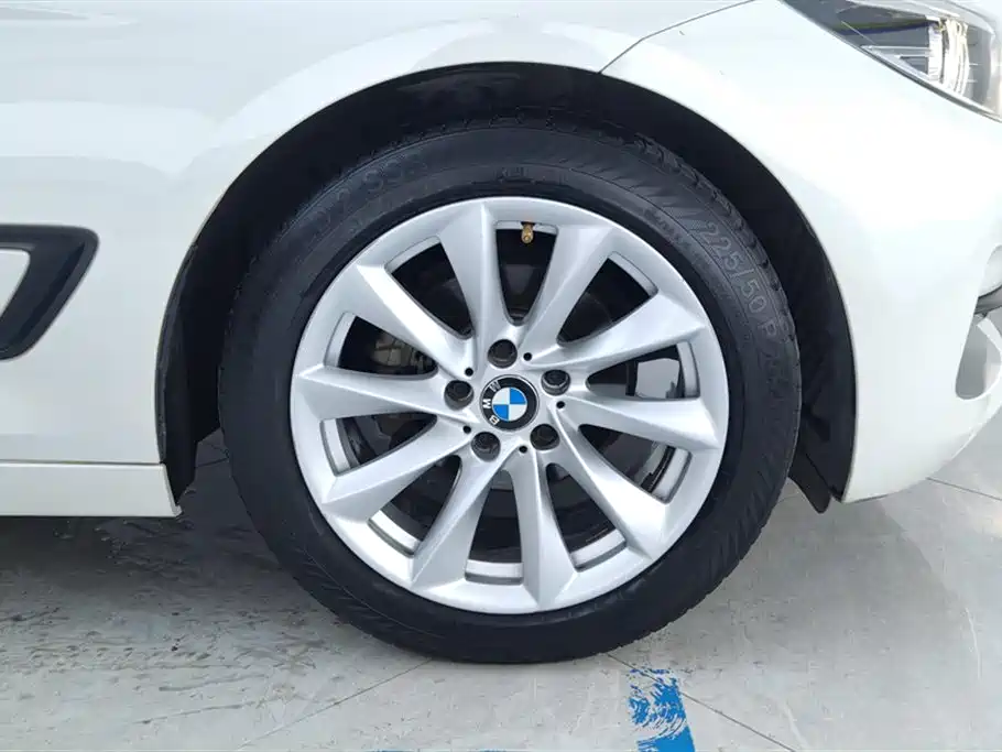 BMW 3 Series GT 2019 320i Fashion Model фото 6