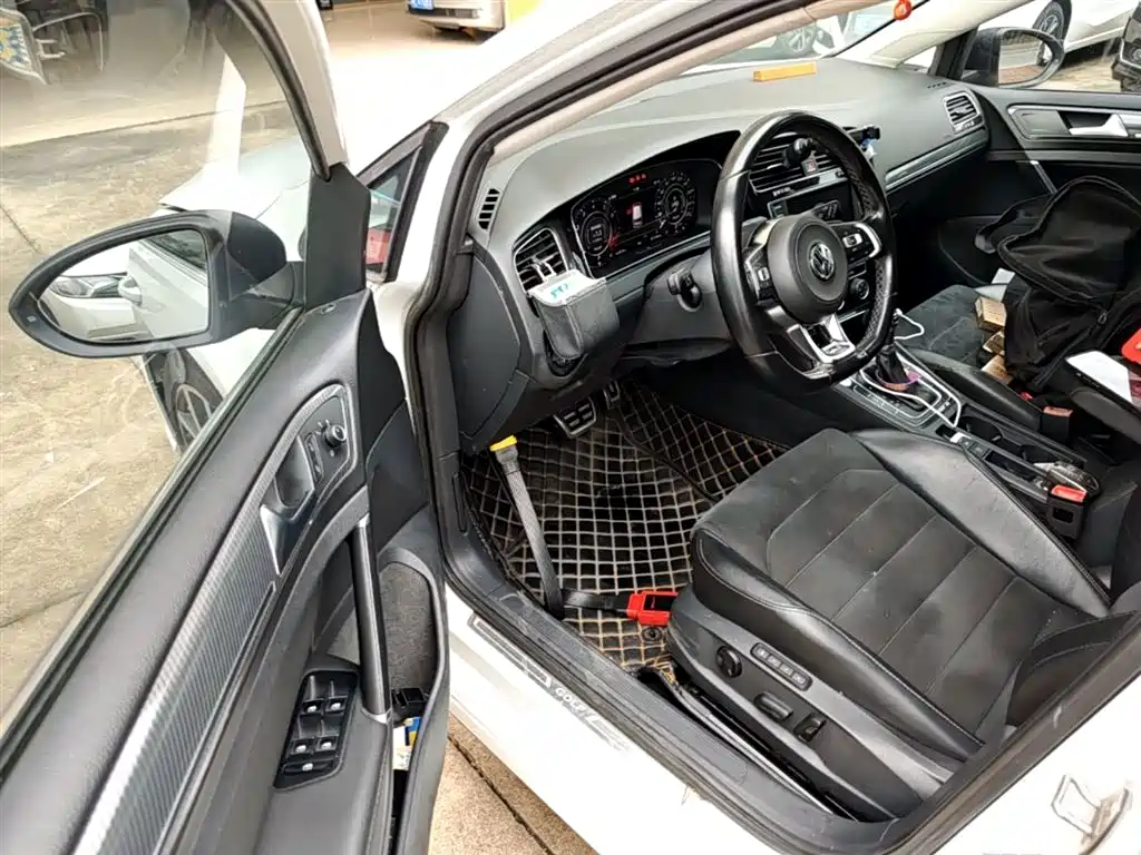 Volkswagen Golf 2018 230TSI Automatic Luxury фото 16