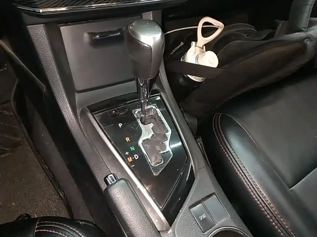 Toyota Corolla 2014 1.6L CVT GL-i фото 14