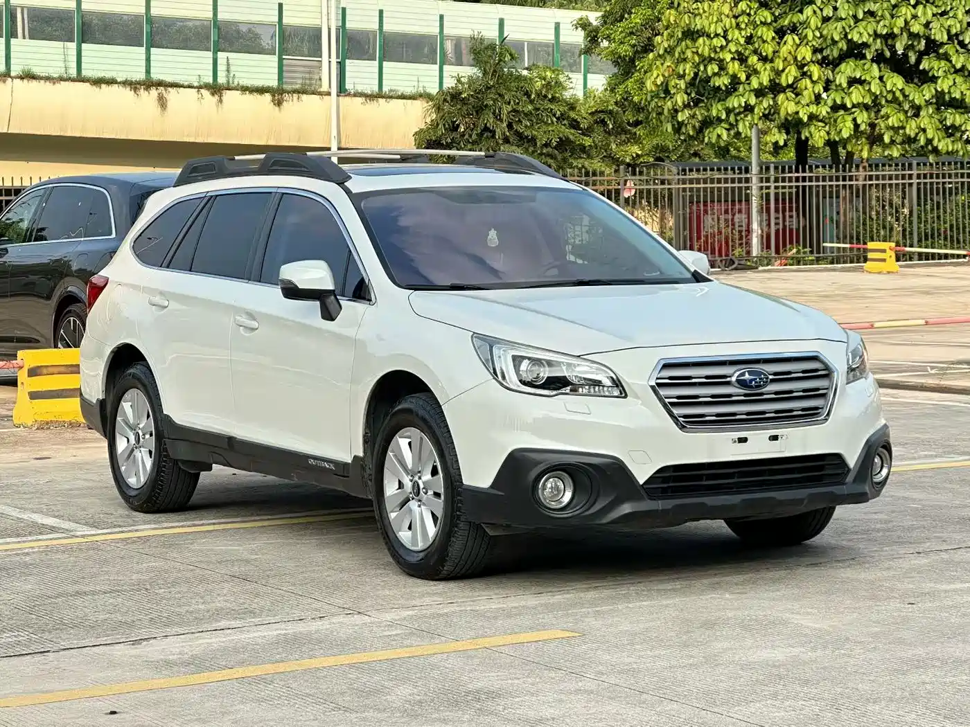 Subaru Outback 2015 2.5i Luxury Navigation Edition фото 3