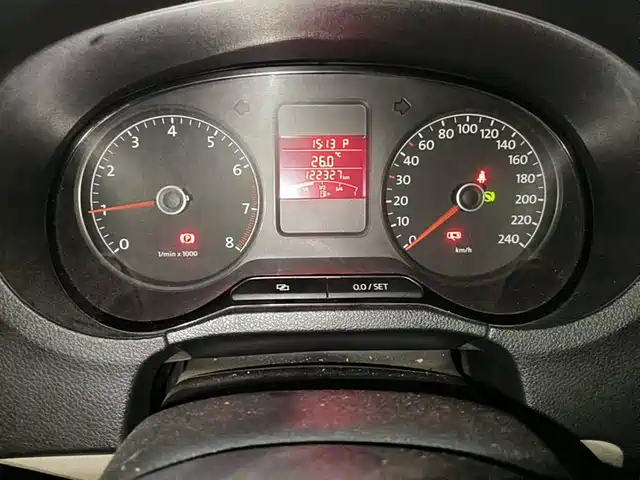 Volkswagen Polo 2011 1.6L Automatic Style Edition — фото 4