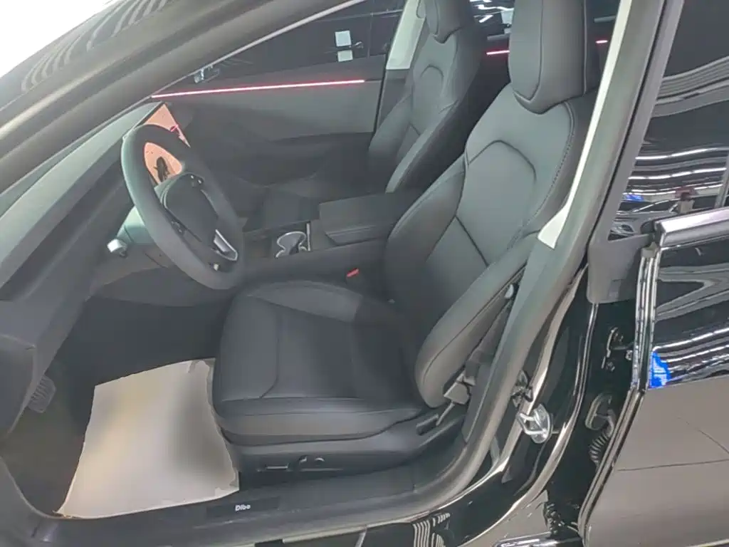 Tesla Model 3 2026 2025 Model Year Facelift Rear-Wheel Drive