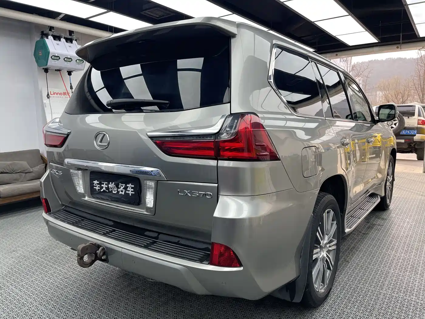 Lexus LX 2016 570 Luxury Premium Edition фото 3