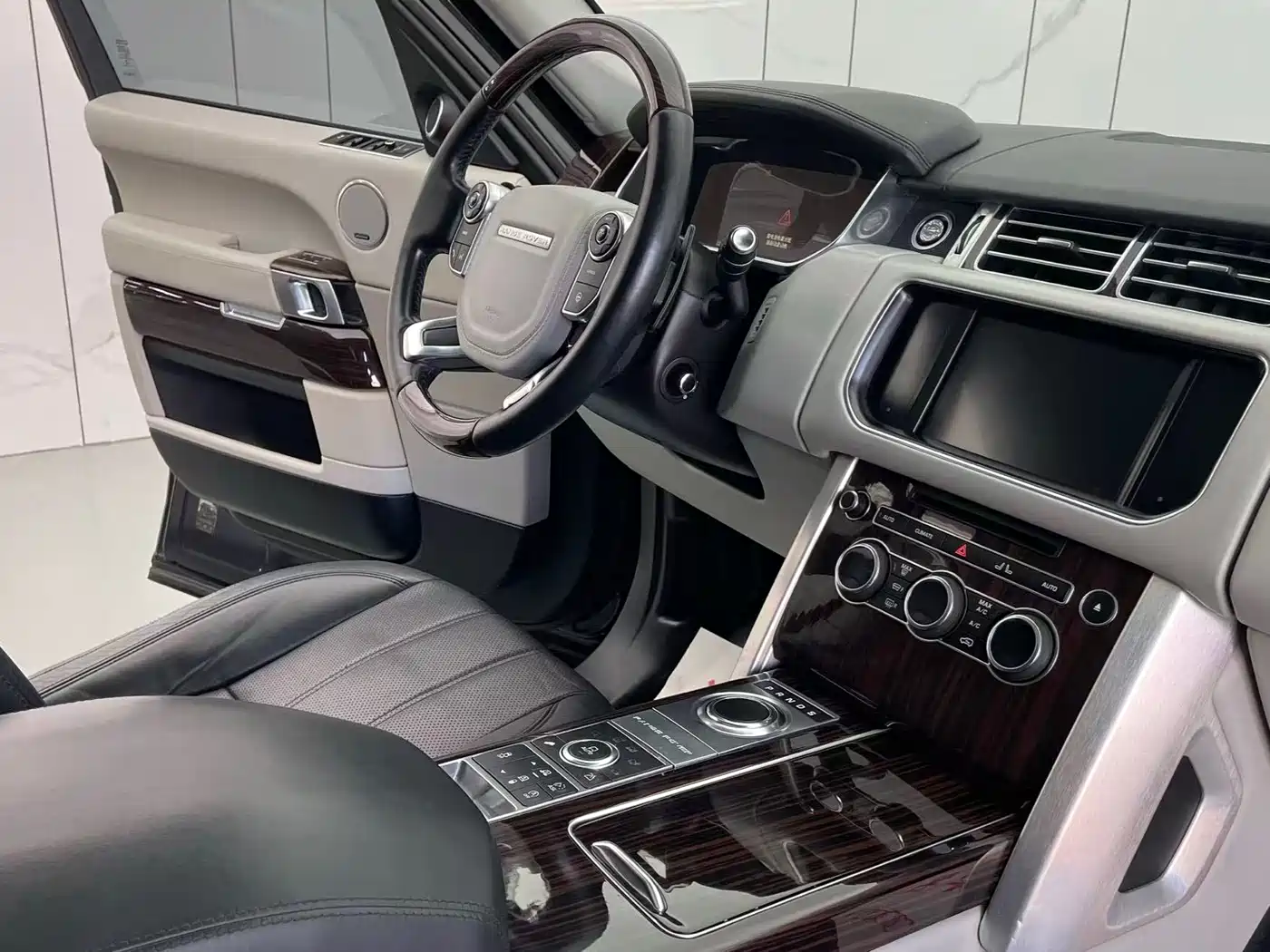 Land Rover Range Rover 2015 5.0 SC V8 AB Prestigious Genesis Extended Edition фото 19