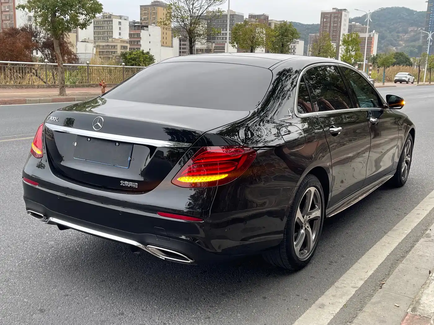MERCEDES-BENZ E CLASS