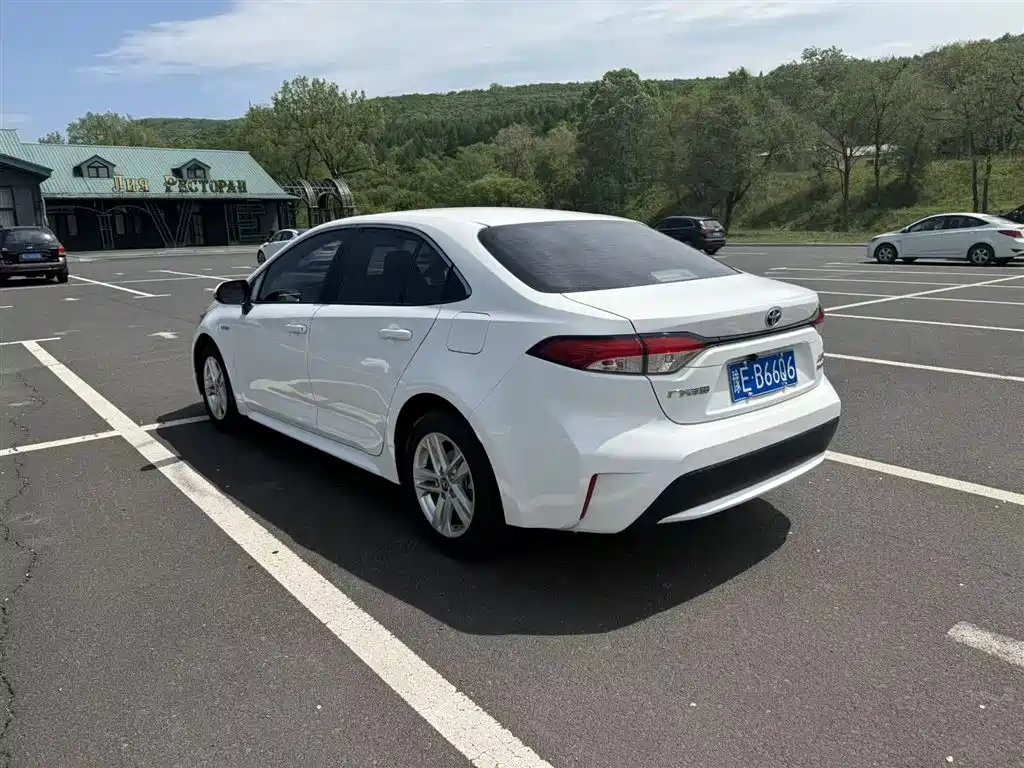 Toyota Levin 2021 Dual Hybrid 1.8H E-CVT Leading Edition фото 6