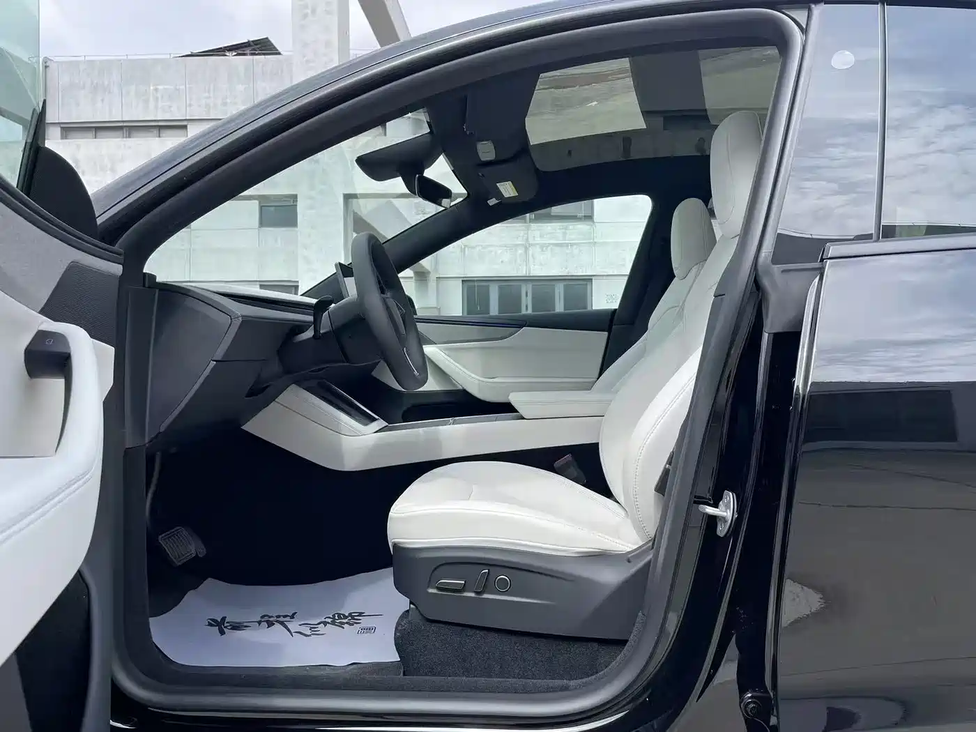 Tesla Model Y 2026 Long Range All-Wheel Drive фото 4