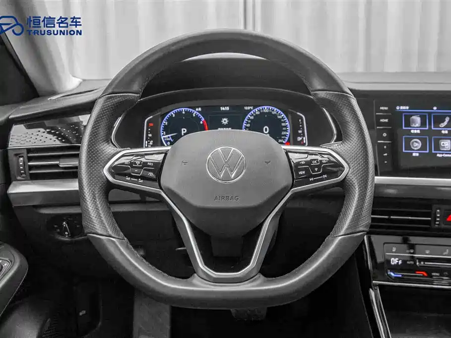 Volkswagen Passat 2022 330TSI Luxury Edition фото 17