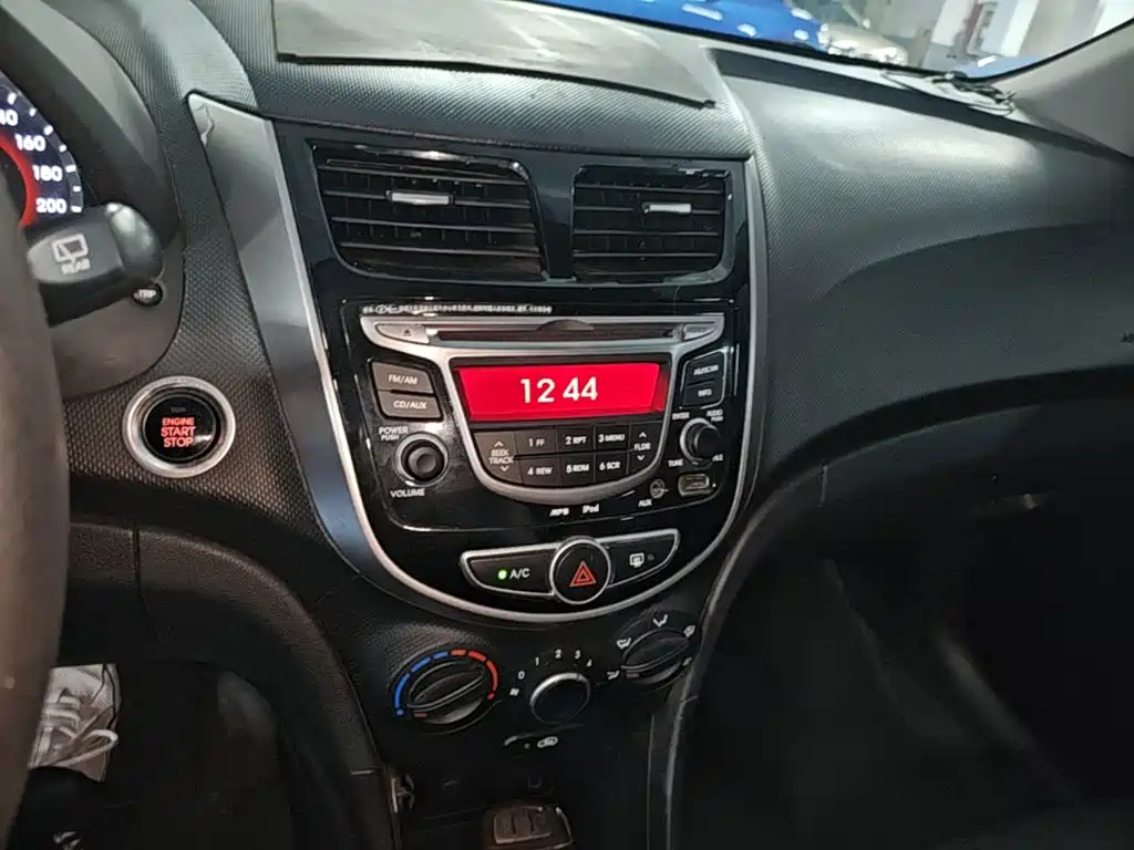 Hyundai Reina 2014 2014 Model 1.6L Automatic TOP