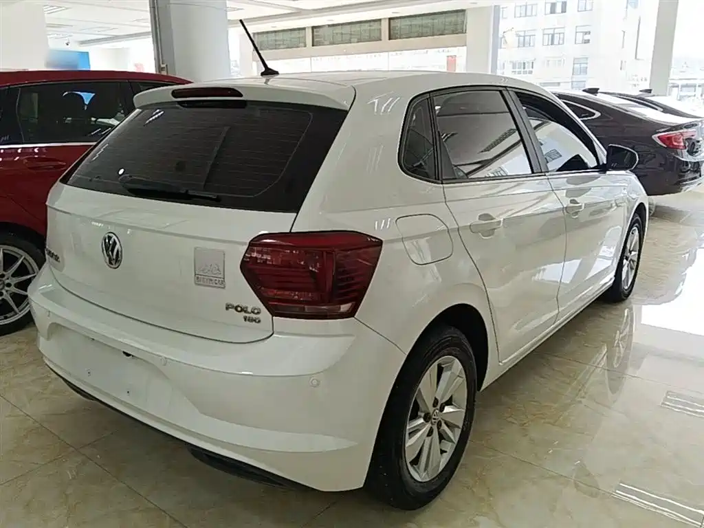 VOLKSWAGEN POLO