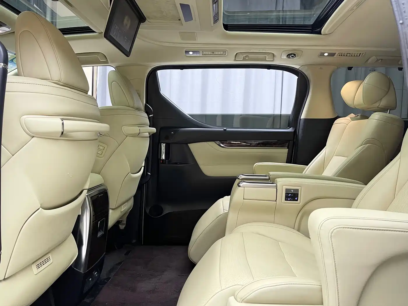 Toyota Alphard 2018 Facelift 3.5L Luxury Edition фото 7