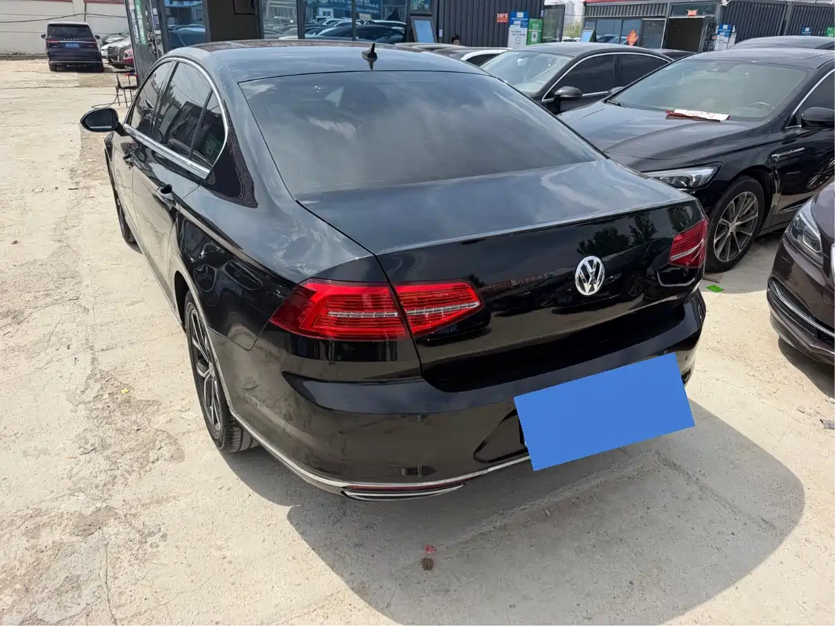 Volkswagen Magotan 2017 330TSI DSG Premium фото 8