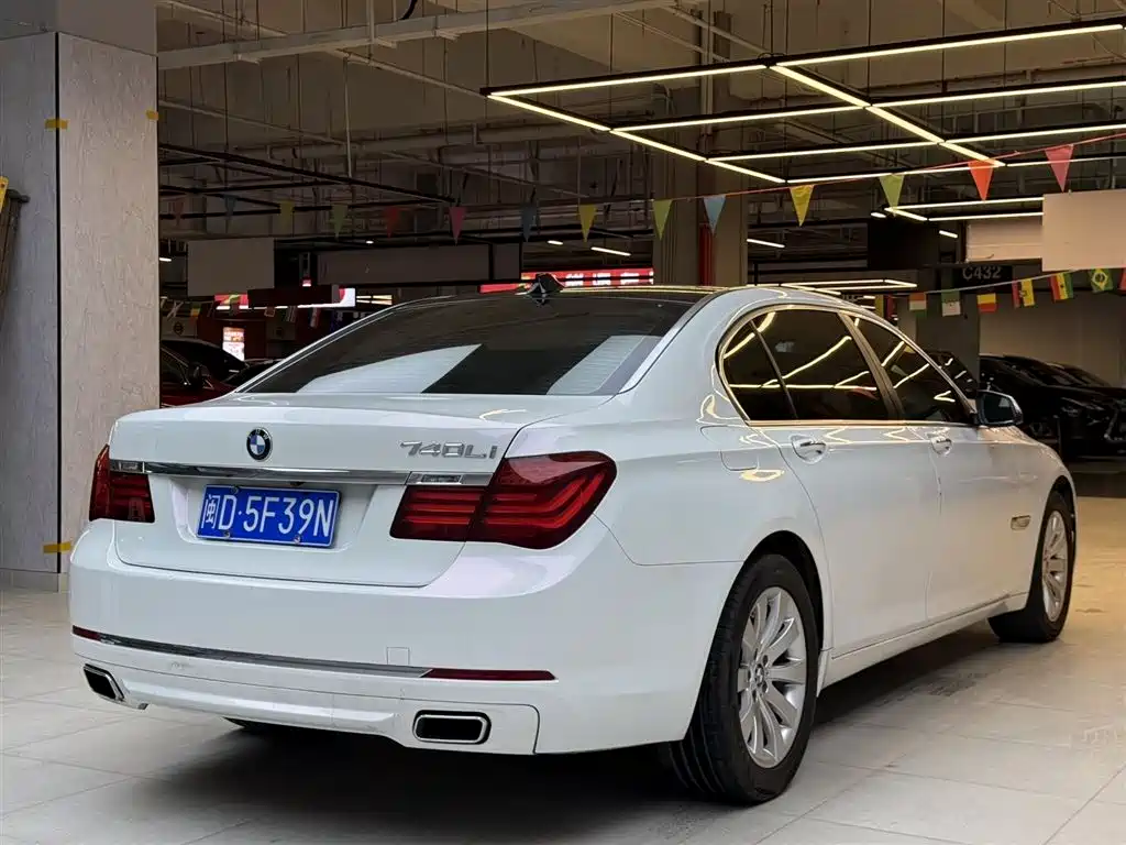 BMW 7 Series 2014 730Li Premium фото 6