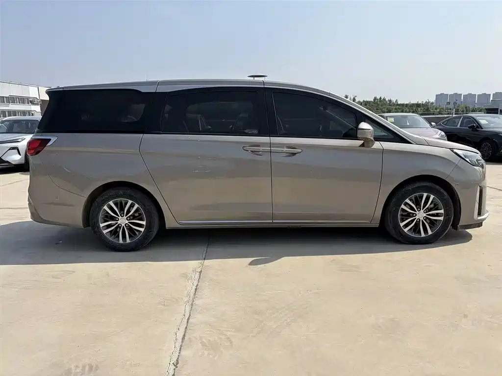 Buick GL8 2023 ES Landmaster Exclusive фото 5