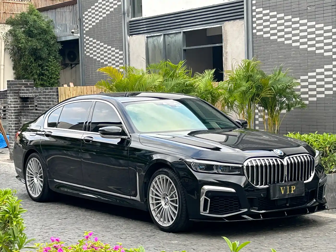 BMW 7 Series 2017 740Li xDrive Luxury Edition фото 3