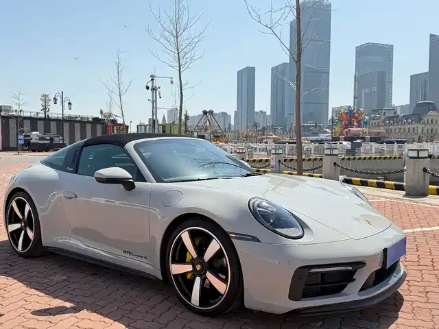 PORSCHE 911