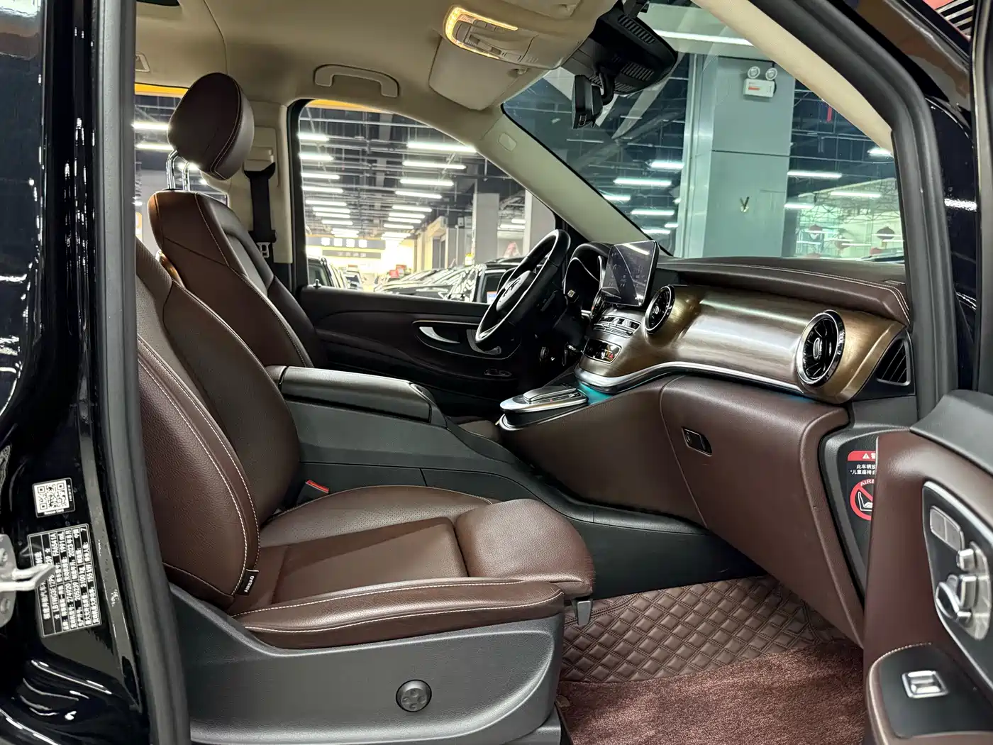 Mercedes-Benz V-Class 2022 V 260 L Long Wheelbase Prestige Edition фото 18