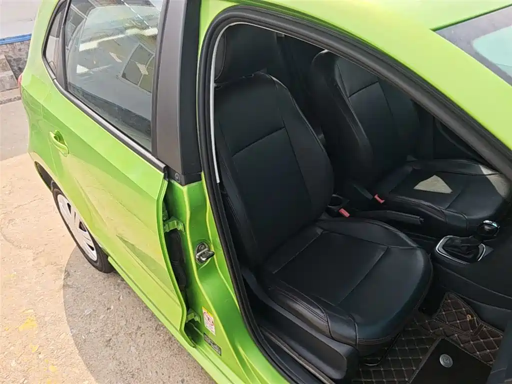 Volkswagen Polo 2016 1.4L Automatic Trend фото 25