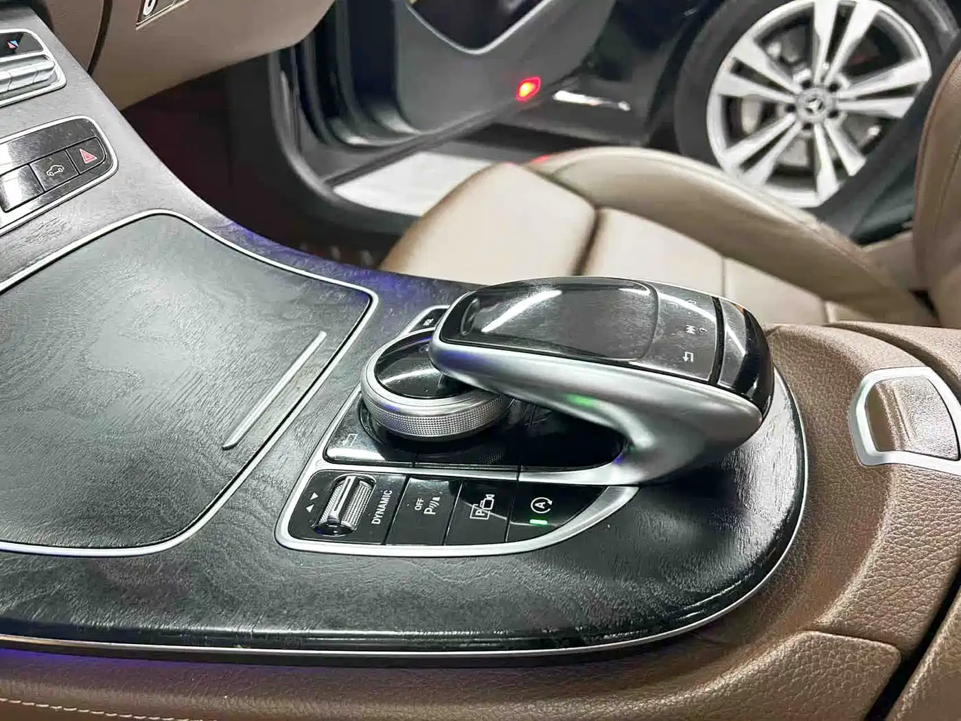 Mercedes-Benz E-Class 2018 E 200 L Sport фото 12