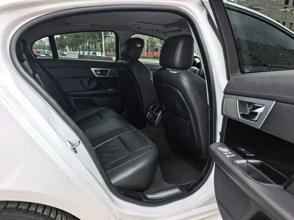 Jaguar XF 2014 2014 XF 3.0 SC Sport Club Limited Edition