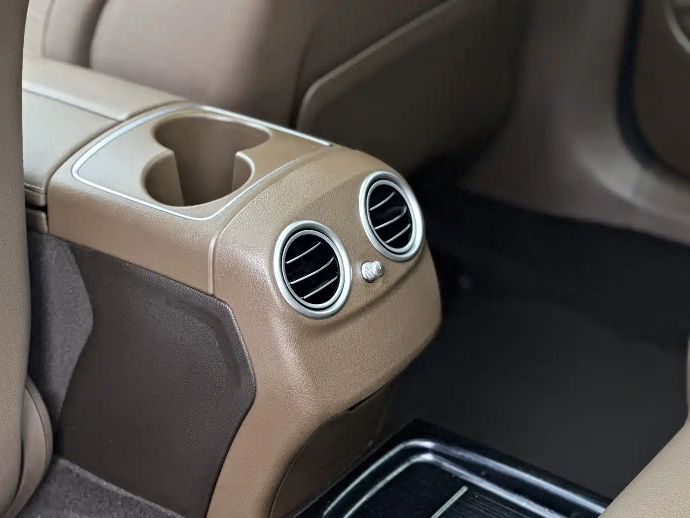 Mercedes-Benz E-Class 2020 E 300 L Luxury Model фото 6