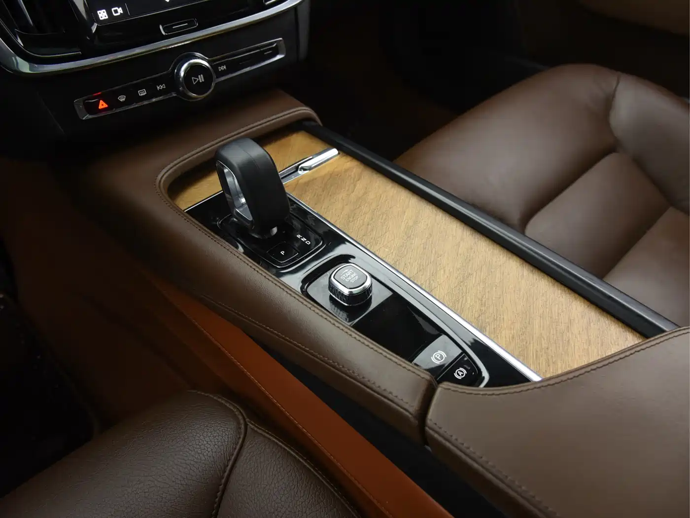 Фото 8 - Volvo S90