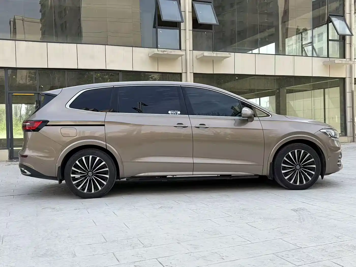 Volkswagen Viloran 2020 380TSI Premium фото 8