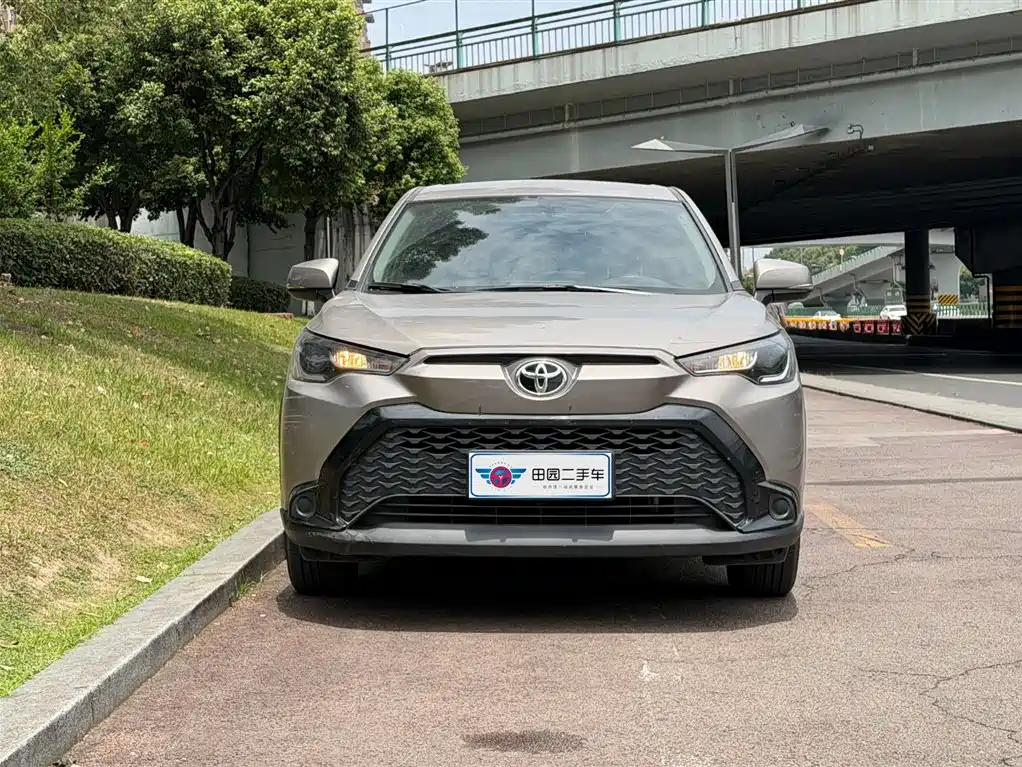 Toyota Frontlander 2024 2.0L CVT Elite Edition фото 2