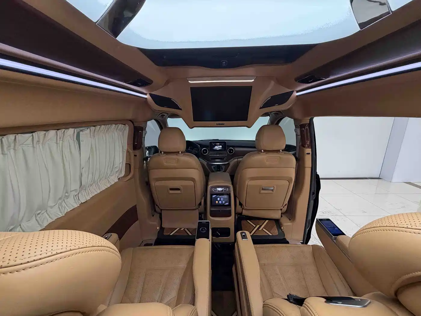 Mercedes-Benz V-Class 2018 V 260 L Premium Long Wheelbase Edition China VI фото 4