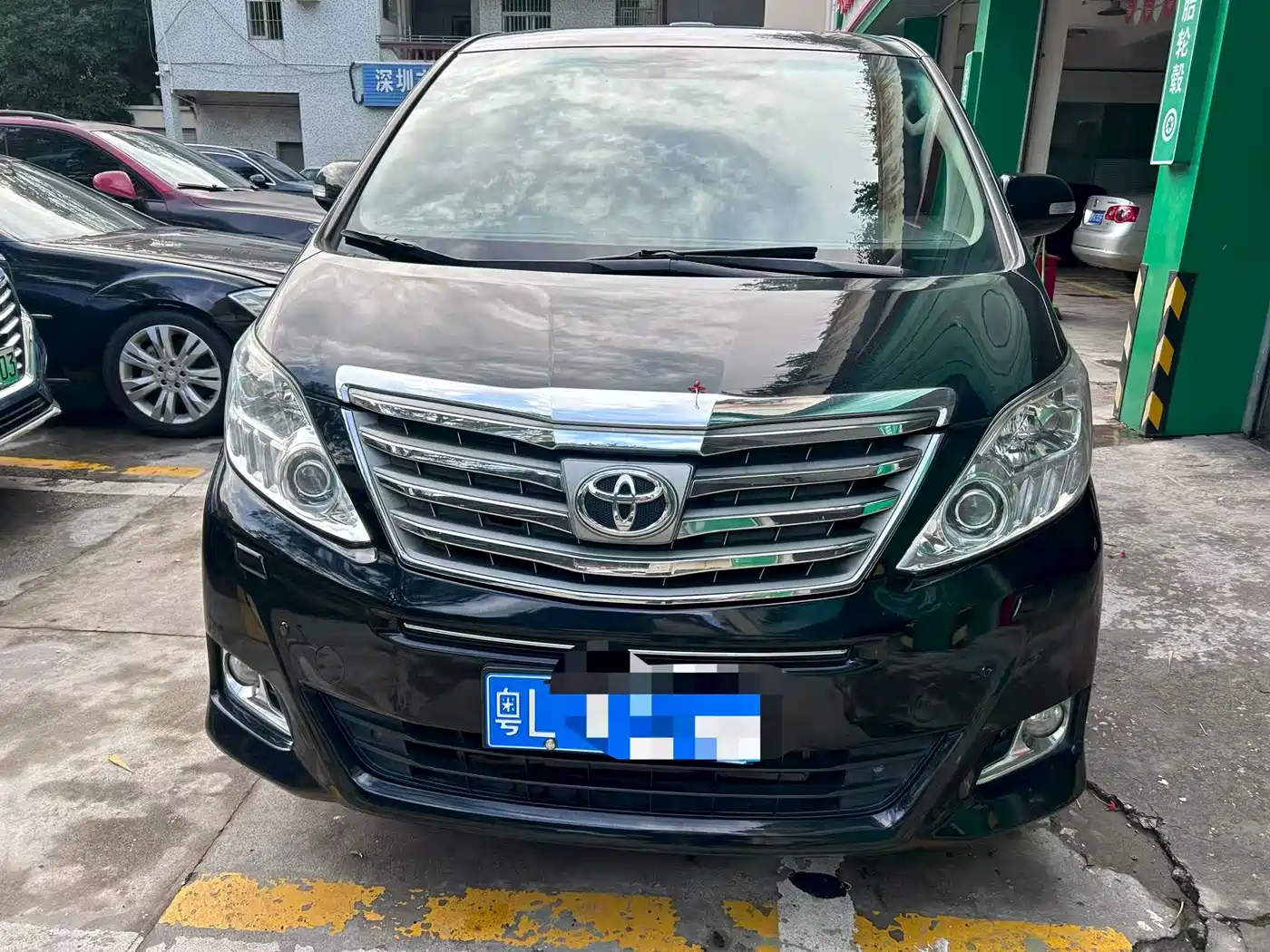 Toyota Alphard 2011 3.5L Luxury Edition фото 3