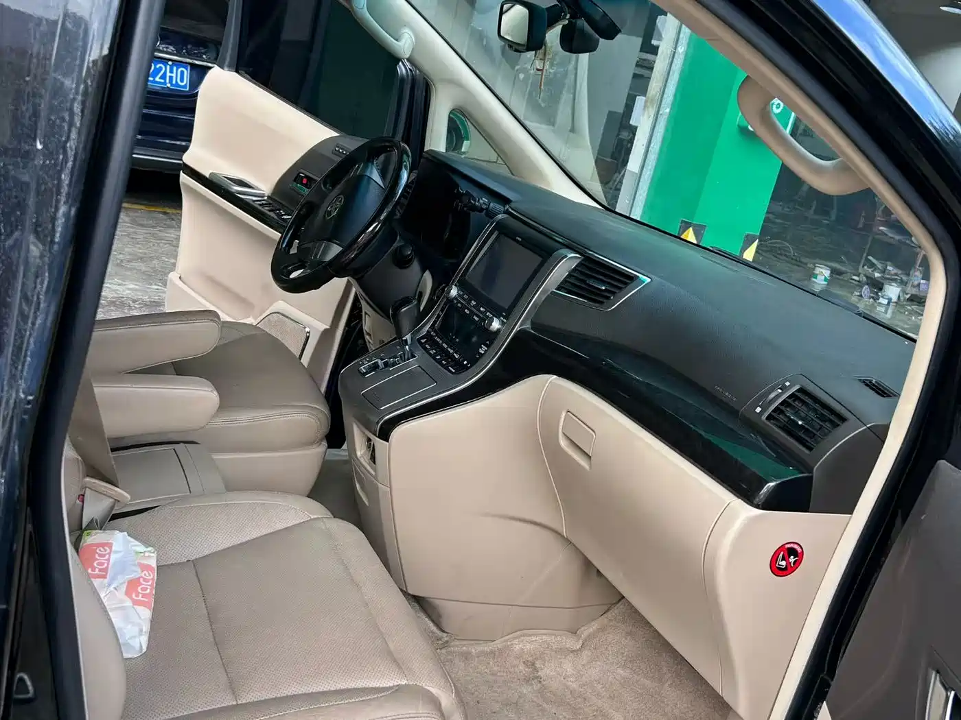 Toyota Alphard 2011 3.5L Luxury Edition фото 4