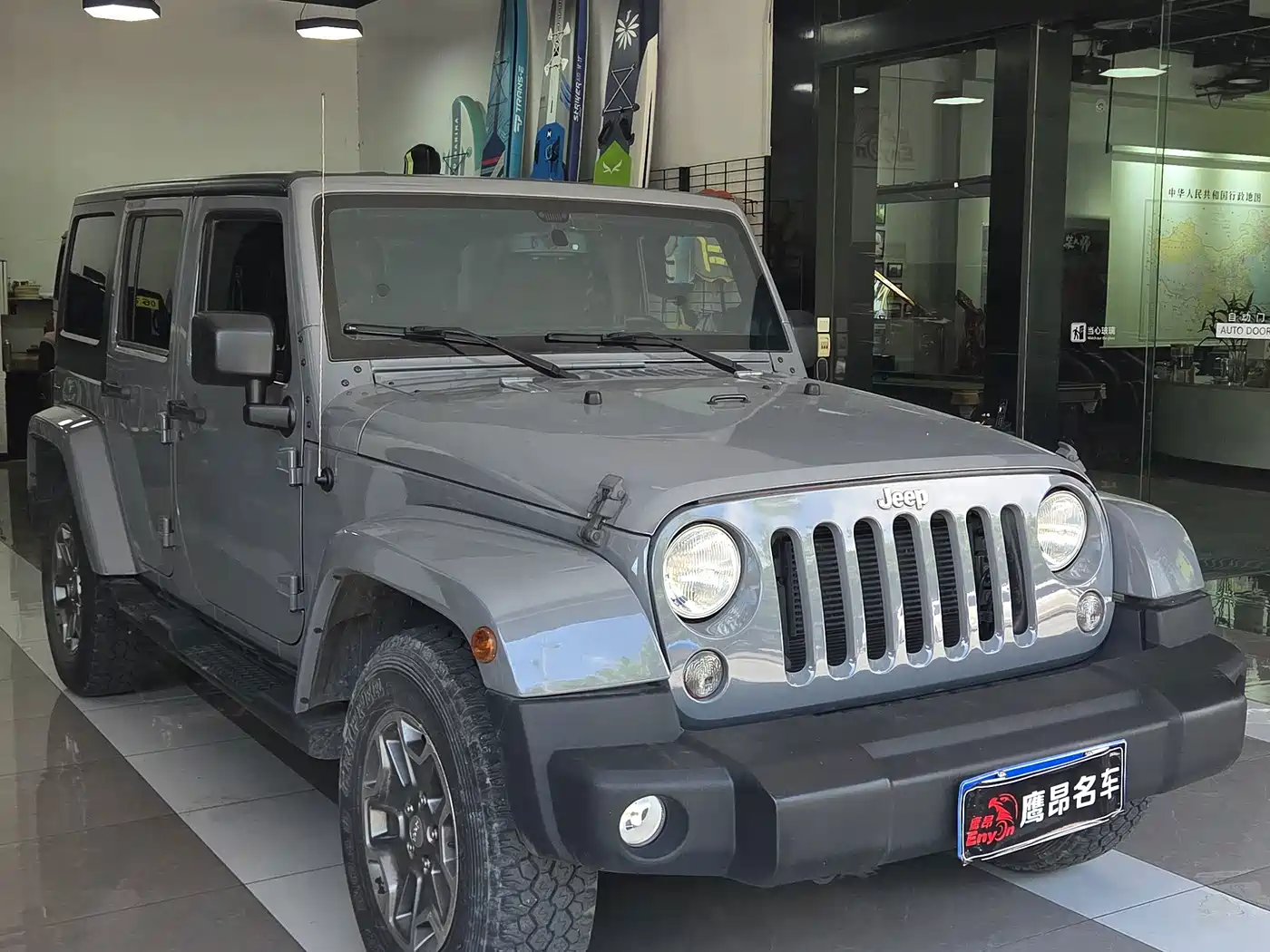 Фото 3 - Jeep Wrangler