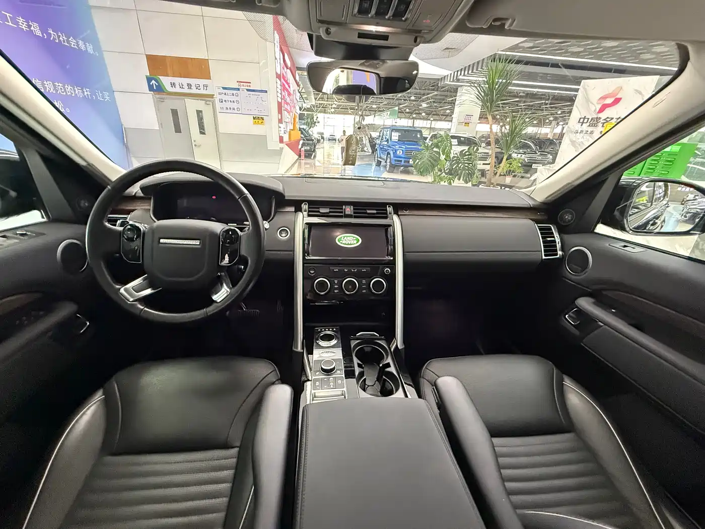 Land Rover Discovery 2018 3.0 SC V6 HSE фото 14