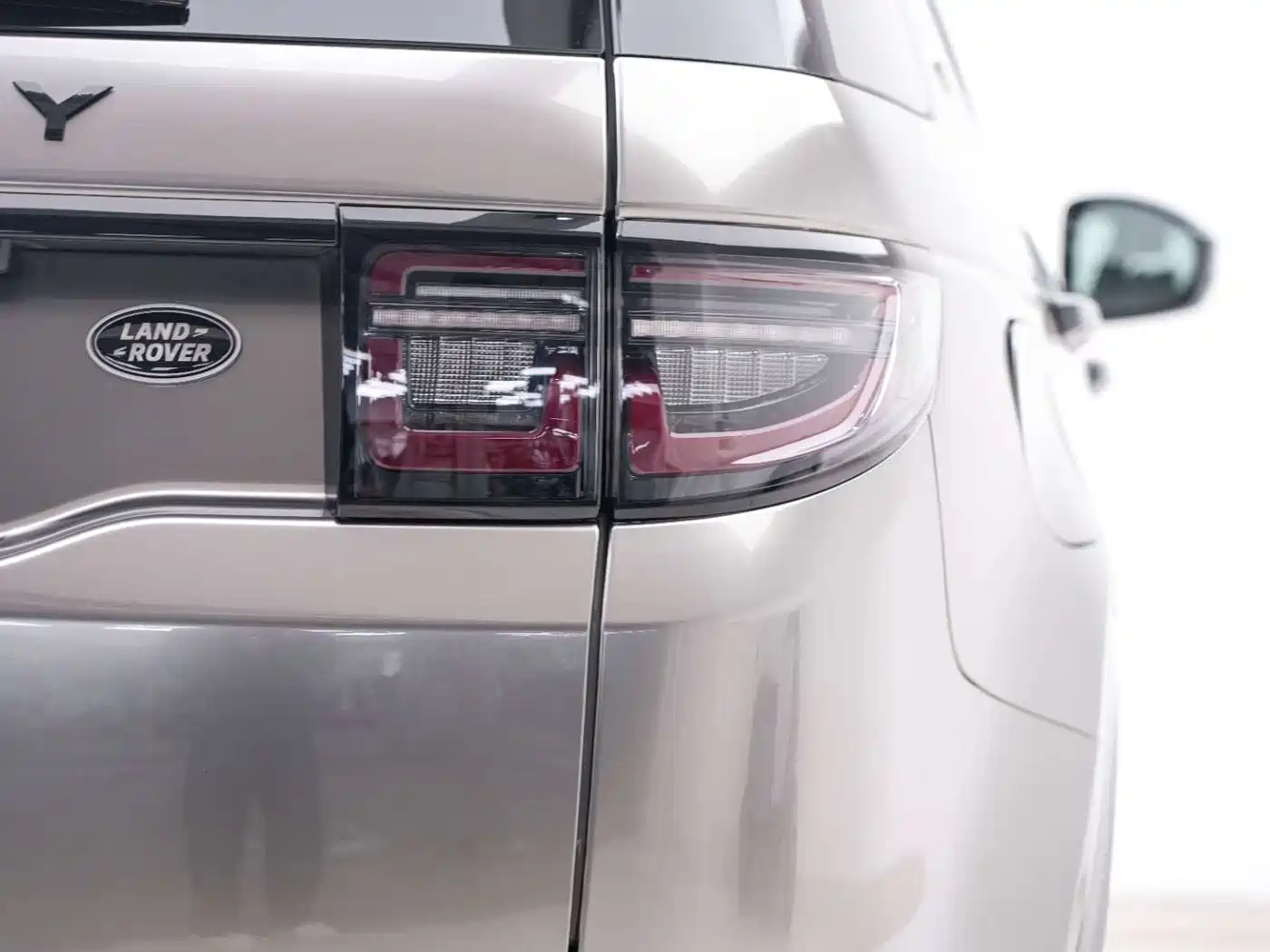 Land Rover Discovery Sport 2022 Model 249PS R-Dynamic S Performance Edition 5-Seater фото 19